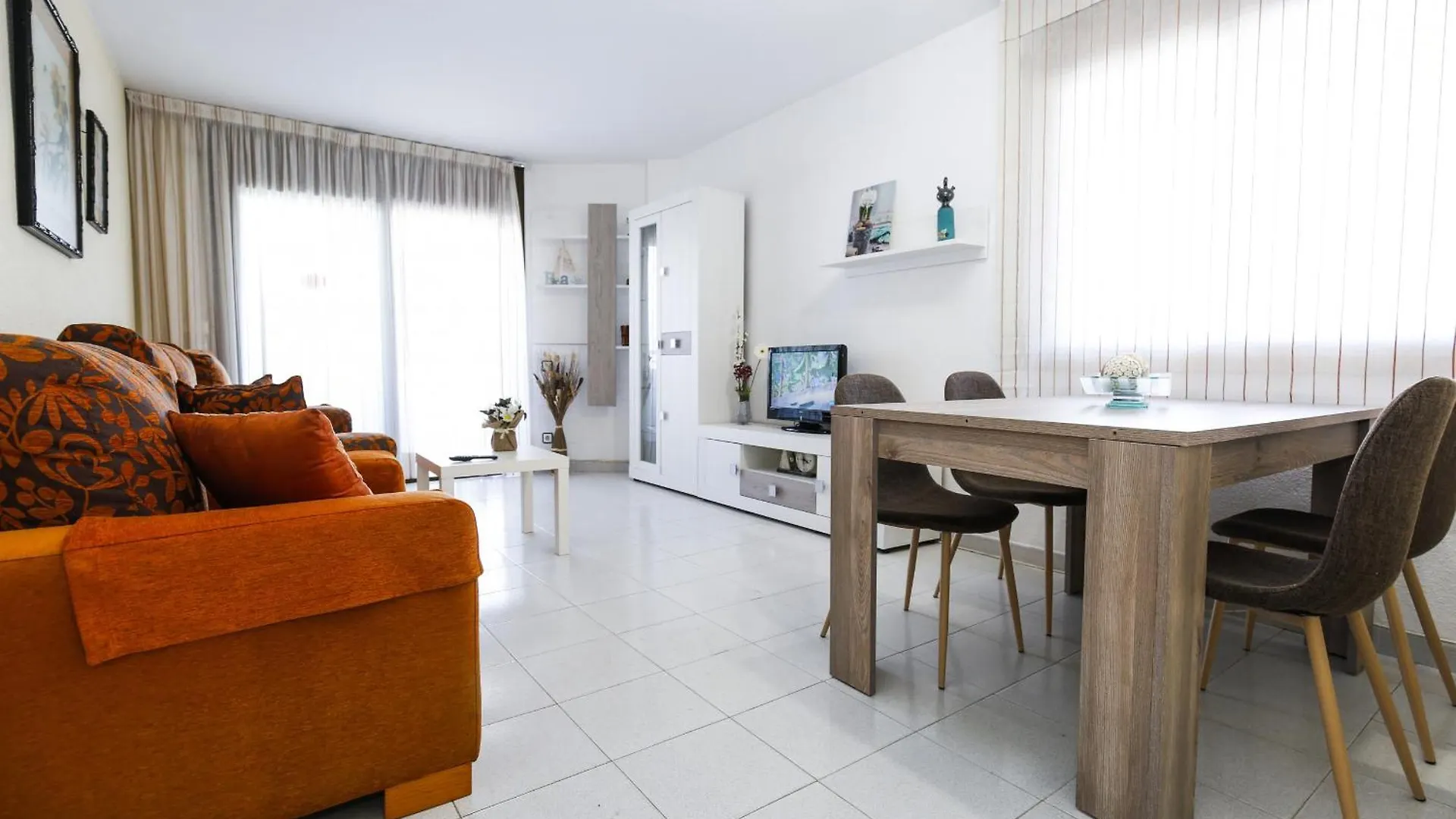 Santillana Homestay By Turismar Salou Apartment